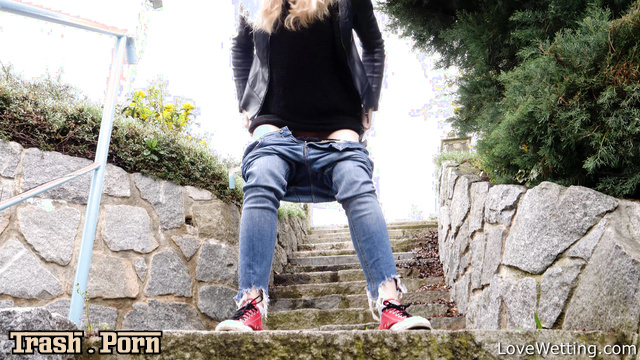 LoveWetting - Bonus with Katis 2 pissing in public