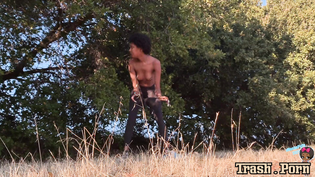 xMochaPuffx – Leaking in Public