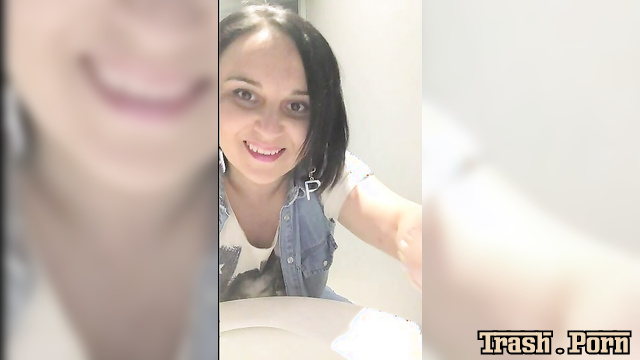 melissaredpassion – The Golden Rain in the Public Toilet