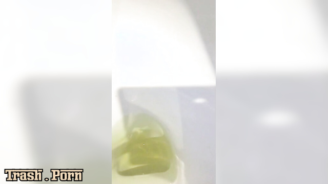 melissaredpassion – The Golden Rain in the Public Toilet