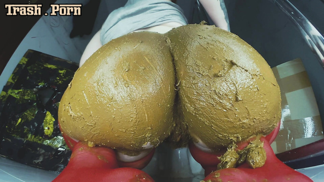 SweetBettyParlour – strange noise in scat clip-