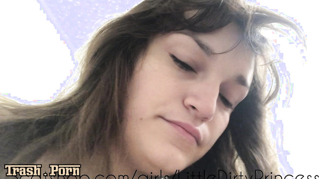 LittleDirtyPrincess – Returning to poop again and again