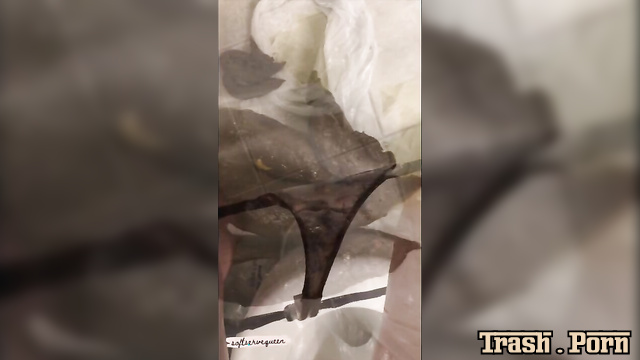 Blonde deliberately stained her panties with shit / Softservequeen