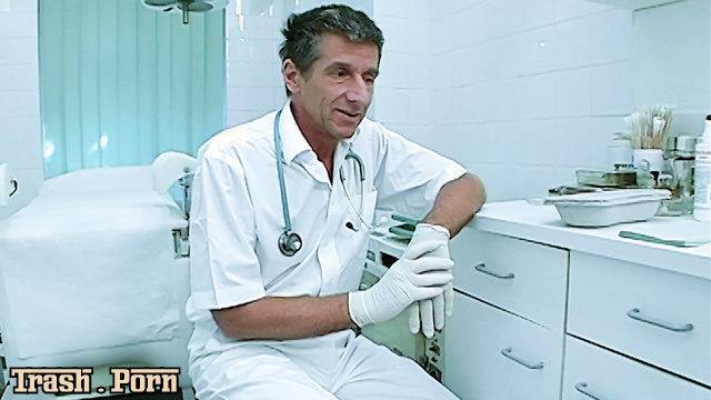 Threesome in the doctor's office (oral sex and golden shower)