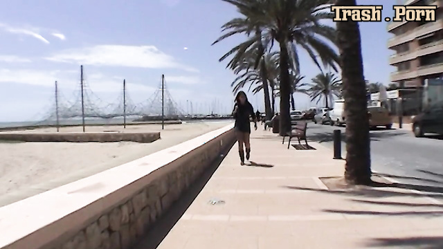 Beach slut carmen wants spontaneous sex
