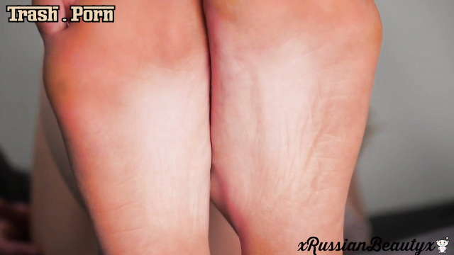 She showed all her hidden corners and even urinated, xRussianBeautyx