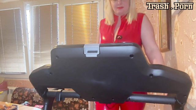 Workout and urination in red latex suit (Beautifulhornymilf)