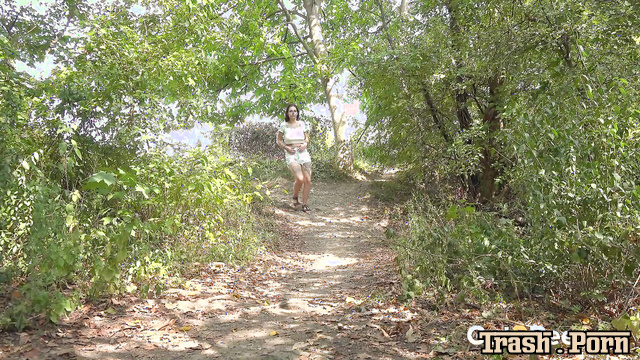 This forest path is meant to be pissed on, solo video