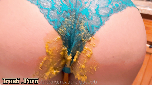 Brownsensations – Unloading in open mouth and pants