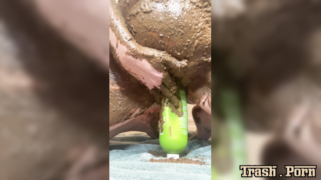 Allura – Poop Covered fucking a Big bottle