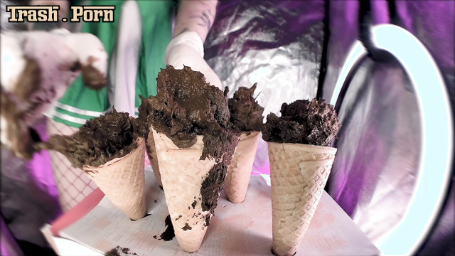 DirtyBetty – Fan with unusual ice cream