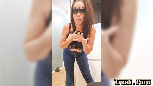 Pretty milf put down a napkin to take a poop, Sweetlily84