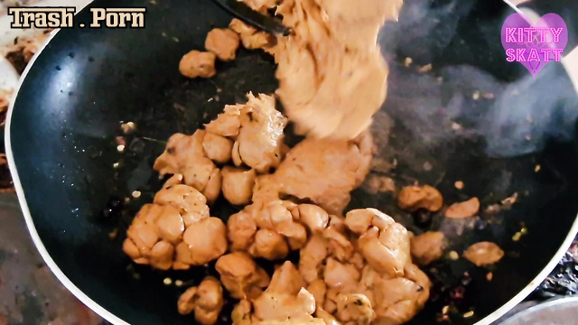 FemScat - Chef Kitty Skatt shows master class in the kitchen