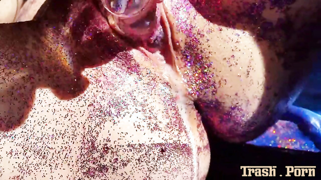ScatShop - Glitter, Pussy Milk and Pee with Anna Coprofield