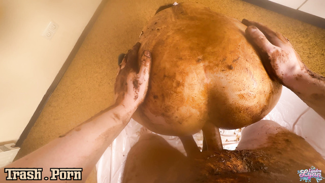 Fresh excrements from her ass during doggystyle love - Lyndra Lynn