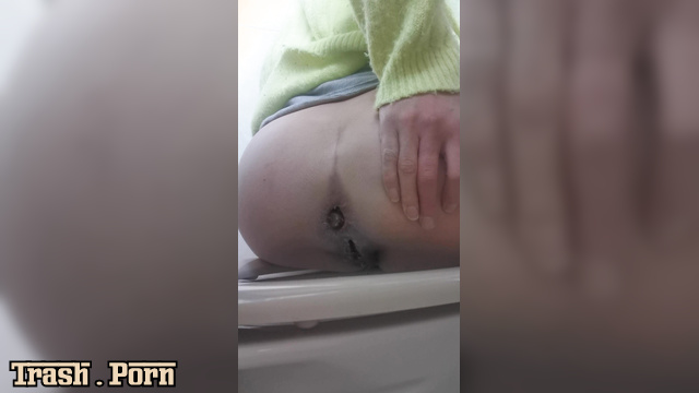 FatTurdGirl helped pull the shit out of her ass with her own hands
