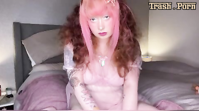 Chubby kinkylilQT fucking herself with the shitty dildo