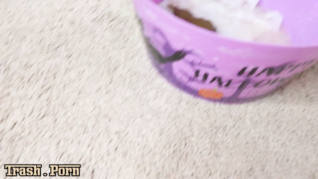She pooped in candy box, PooGirlSofia close up solo