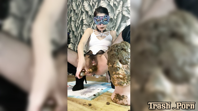 Beauty pooped and decided to share it with the world - P00girl