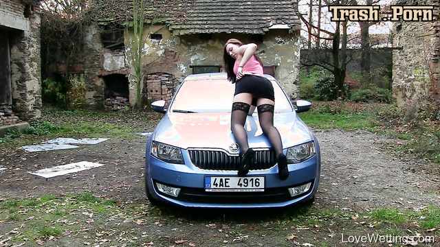 LoveWetting - Outdoors Pissing Bonus with Morgan