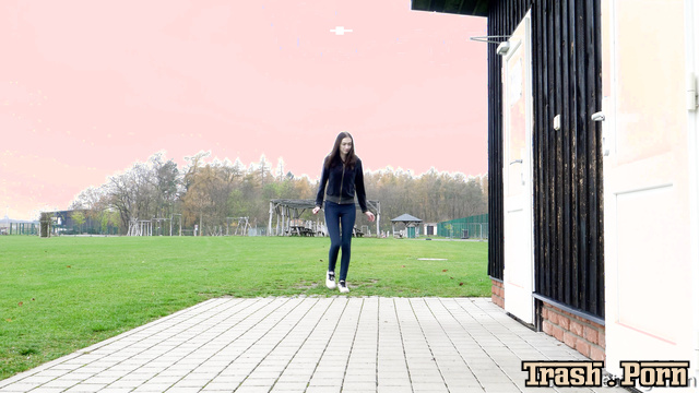 LoveWetting - Outdoors Pissing Bonus with Bellinda