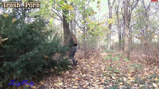 Cutie with long hair pissing in the autumn park - SexyNaty