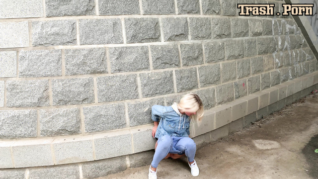 Blonde knows she looks sexy when she pees outdoors / Claudia Macc