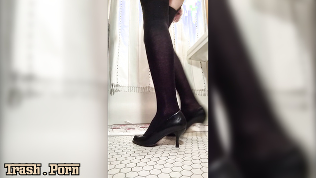 FemScat - Redhead CassieScat in heels and stockings poops on camera