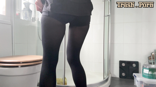She desperately needs to go to the toilet - Naughtygirl1993