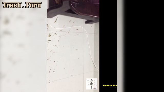 Goddess Naa exploded her shitty sodas, look (close up)