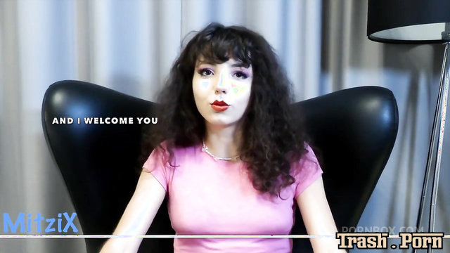 She drank urine from a glass and licked a dirty ass / Mini Mitzi