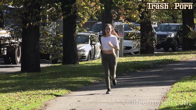 Urinating while running (close up Ana B) wet leggins