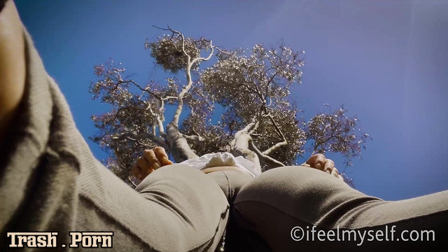 Urinating while running (close up Ana B) wet leggins