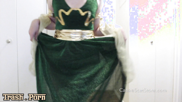 CassieLa - Alien Queen Knows Your Secret Desires Pantypoops with CassieScat
