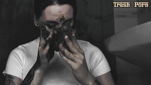 Look how sexy she eating her big shit / DirtyBetty