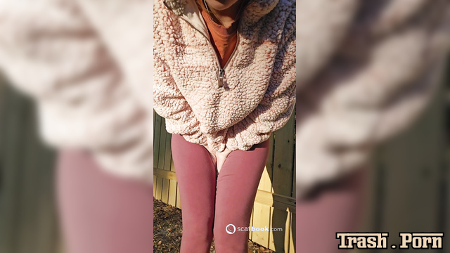 PrincessBabyLuna peed in her leggings and showed her plug at the same time