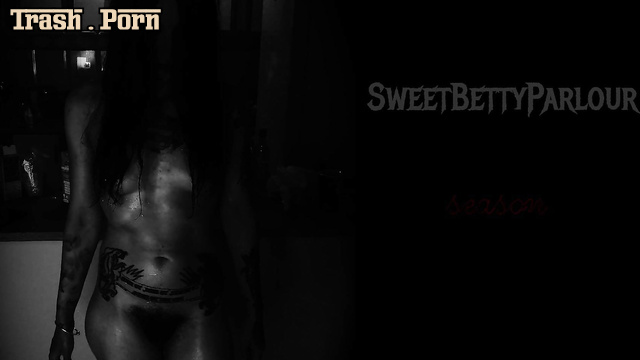 She licked the shit off the sex toy and then ate it (SweetBettyParlour)