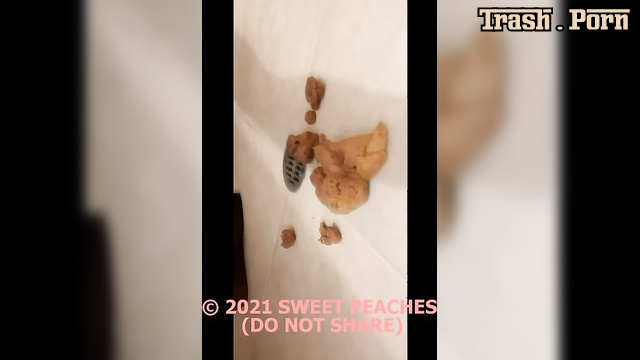Busty Sweet Peaches pooping sweet in the bathroom, look