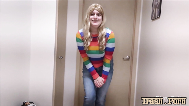 Dirty Dolly is afraid to pee in her panties, solo scene