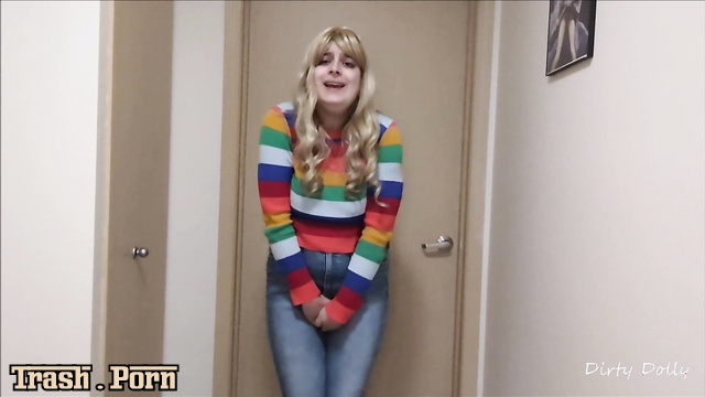 Dirty Dolly accidentally peed in her jeans and is afraid to tell her parents