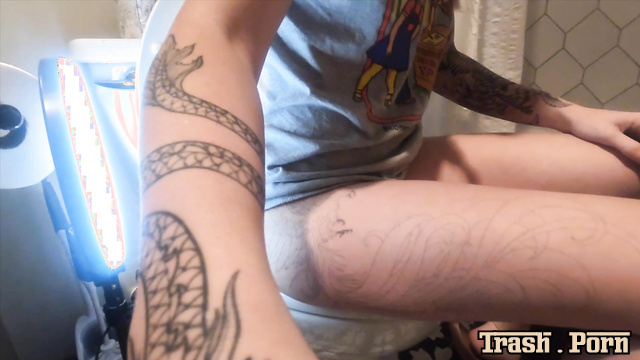 Tattooed blonde always poops to an alarm, solo Gassy