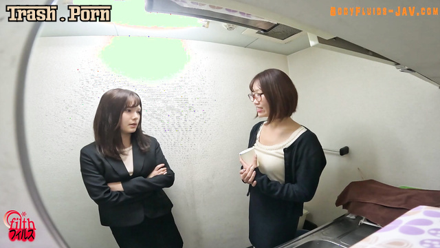 Diarrhea spy cam - lady was pooping and didn't know she was being filmed