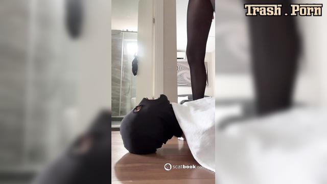 Mari Hanim – blonde gave her slave a nice portion of urine