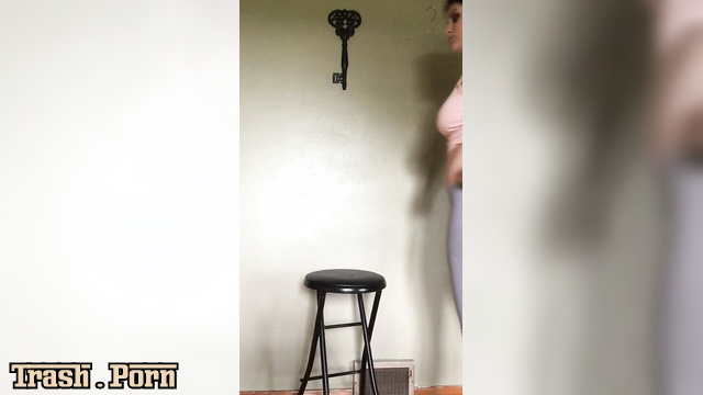 She really needs to go potty, daddy (pissing scenes)