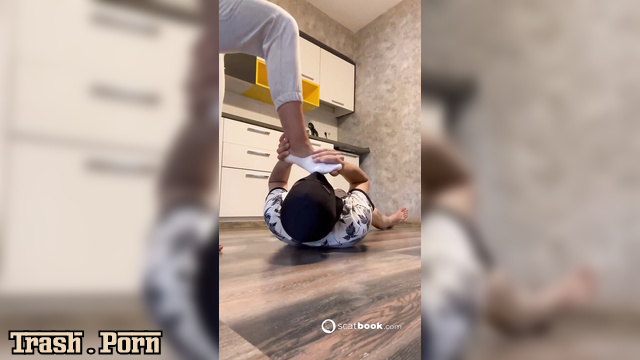 He became the toilet of young and hot Mistress Bere