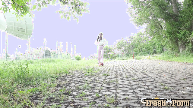 Quivering Pee peeing in the street and looking around