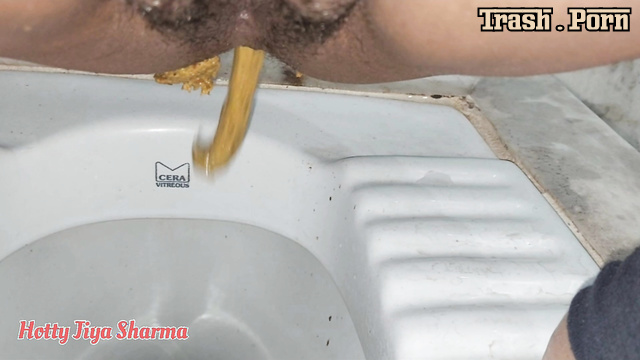 Hotty Jiya Sharmaa loves pissing and pooping at the same time
