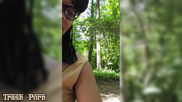 She allowed the forest sage to pee on her tits (DaddyUni21)