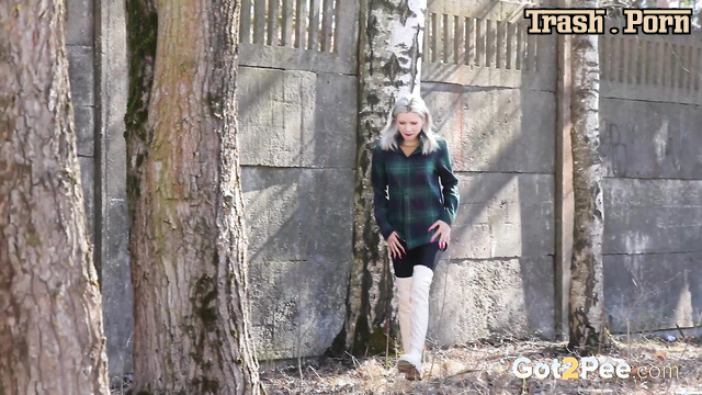 Pretty blonde squatted down and peed (outdoors video)