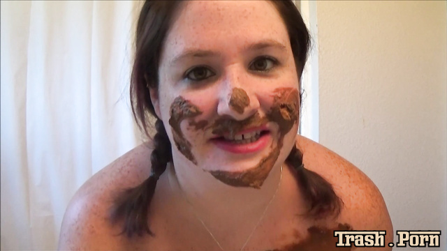 SamanthaStarfish pooped her sex toy and decided to play with it